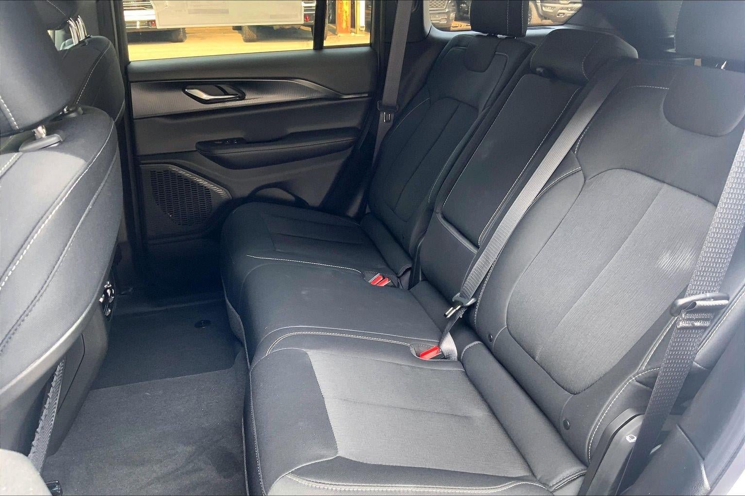 New 2026 Jeep Grand Cherokee Laredo AWD/4WD image 14