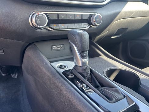 Used 2025 Nissan Altima 2.5 SV FWD image 40