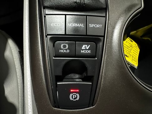 Used 2022 Toyota Camry SE FWD image 35