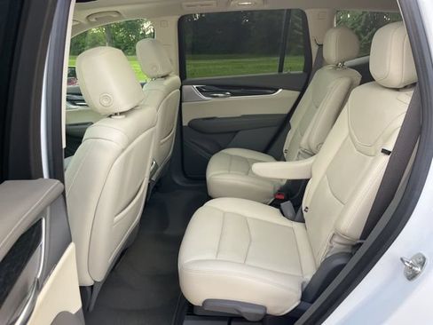 Used 2023 Cadillac XT6 Premium Luxury w/ Technology Package AWD/4WD image 41