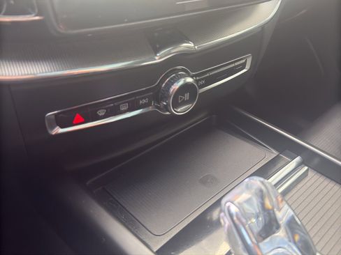 New 2026 Volvo XC60 B5 Ultra w/ Climate Package image 23