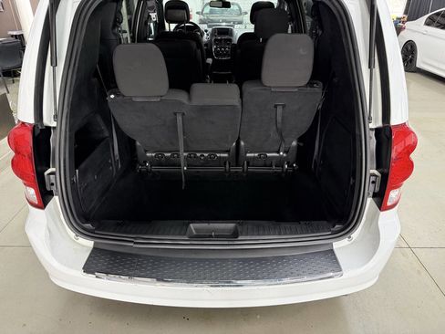 Used 2019 Dodge Grand Caravan SE FWD image 9