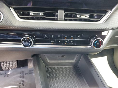 Used 2026 Chevrolet Equinox LT FWD image 25