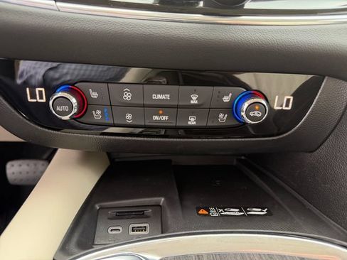 Used 2023 Buick Enclave Avenir w/ Avenir Technology Package AWD/4WD image 29