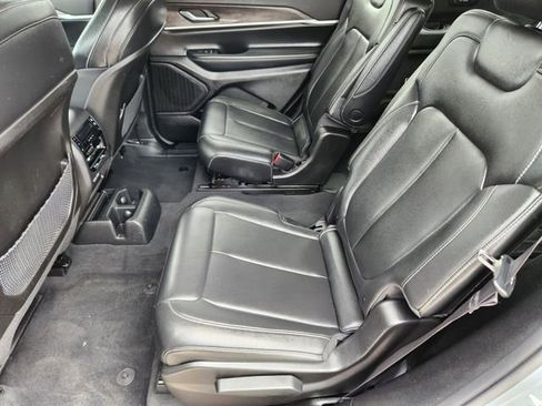 Used 2023 Jeep Grand Cherokee L Limited AWD/4WD image 27