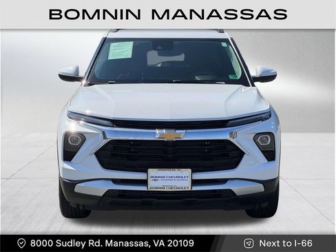 Used 2024 Chevrolet TrailBlazer LT image 2