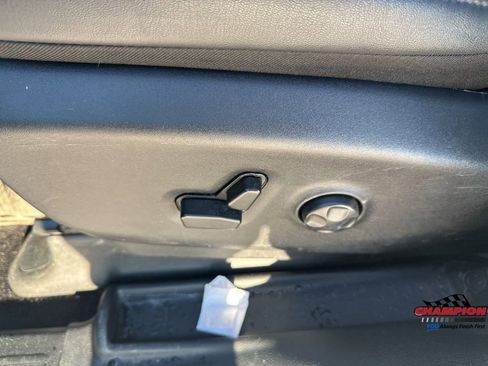 Used 2025 Chrysler Pacifica Select image 20