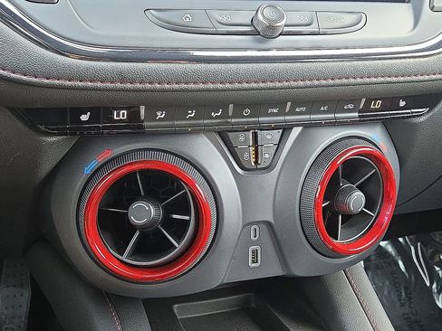 Used 2025 Chevrolet Blazer RS image 31