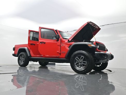 Used 2024 Jeep Gladiator Mojave AWD/4WD image 35