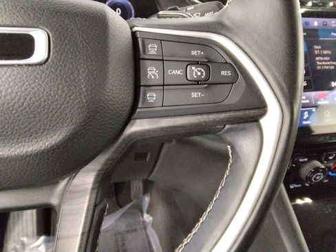 Used 2022 Jeep Grand Cherokee L Limited w/ Luxury Tech Group II image 13