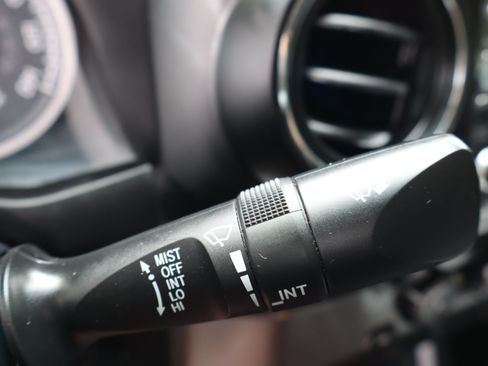 Used 2020 Toyota Tacoma SR5 w/ SR5 Appearance Package (SM) RWD image 38