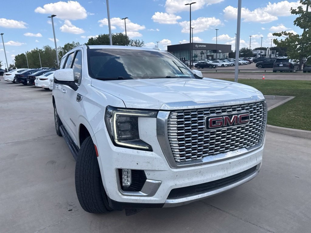 Used 2024 GMC Yukon XL Denali w/ Advanced Technology Package AWD/4WD image 3