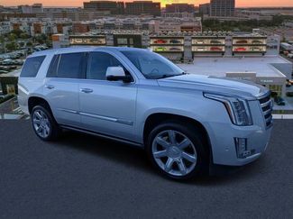 Used 2018 Cadillac Escalade Premium Luxury AWD/4WD video 1