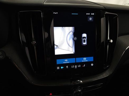 Certified 2025 Volvo XC60 B5 Plus AWD/4WD image 29