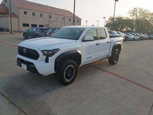 Used 2025 Toyota Tacoma TRD Off-Road image 1