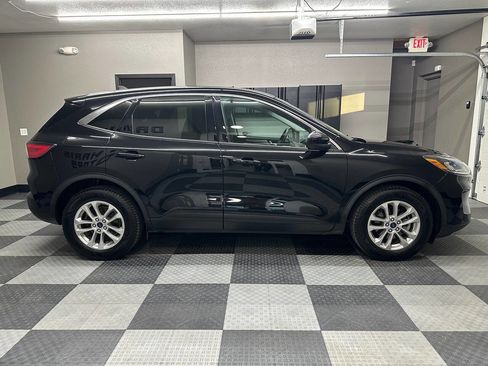 Used 2021 Ford Escape SE image 6