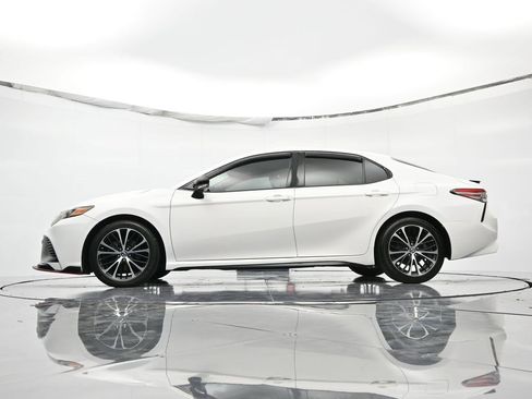 Used 2018 Toyota Camry SE w/ Moonroof Package image 47