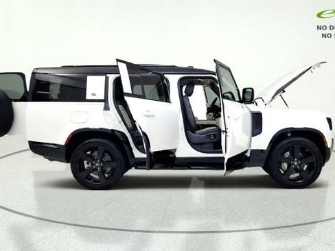 Used 2024 Land Rover Defender 130 X-Dynamic SE AWD/4WD image 20