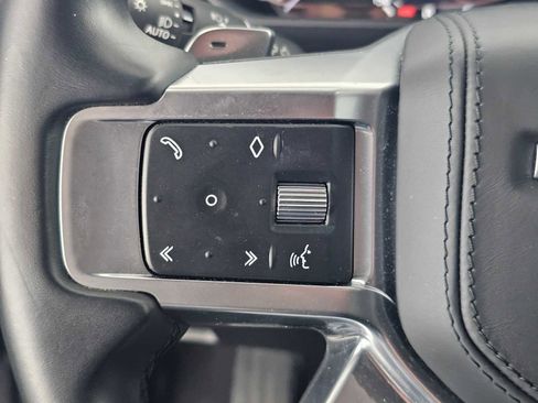 Used 2023 Land Rover Discovery Metropolitan Edition image 27