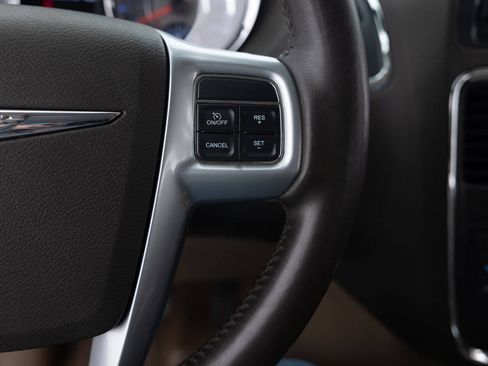 Used 2012 Chrysler Town & Country Touring-L w/ Entertainment Group #2 FWD image 40