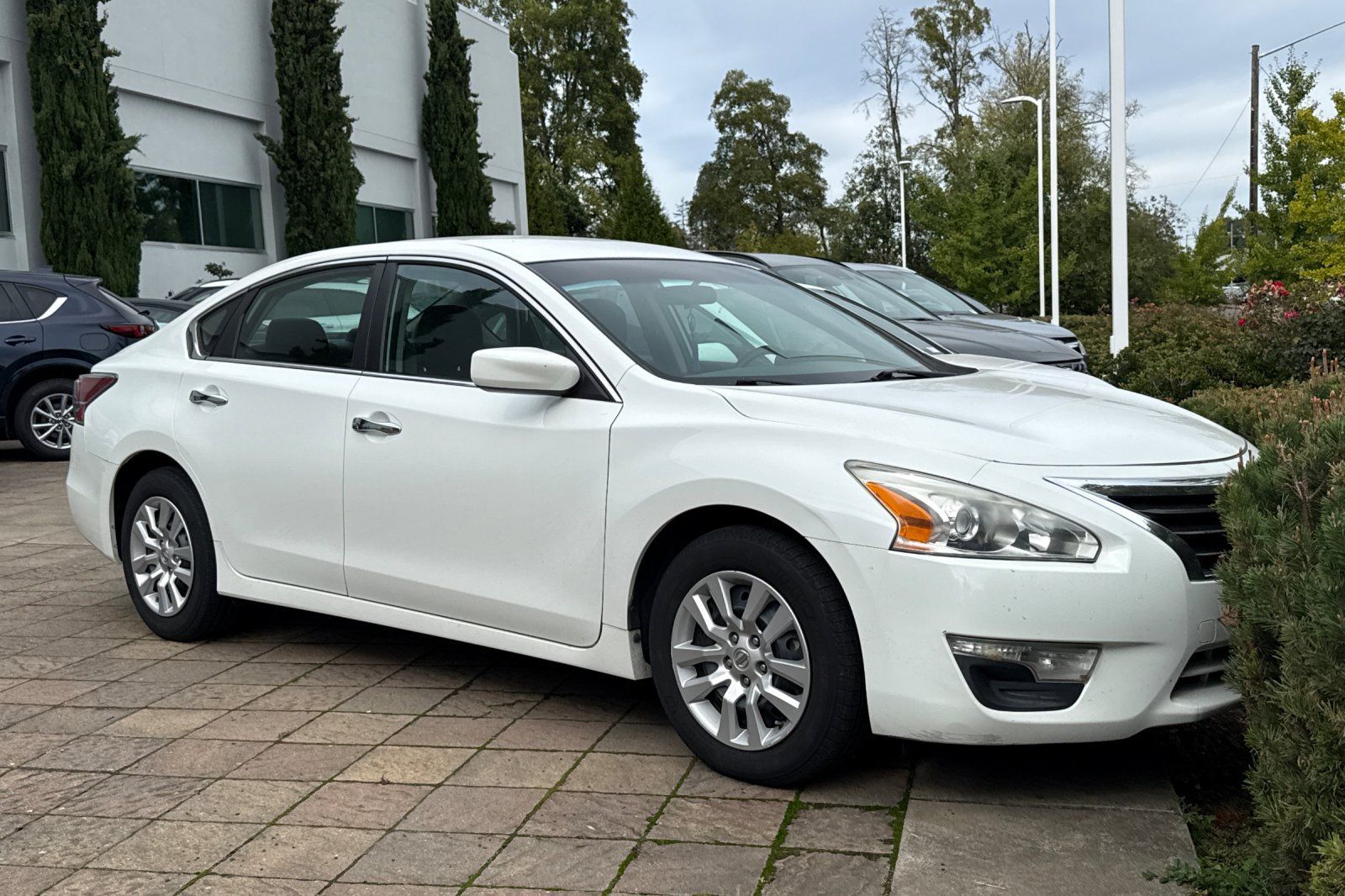 Used 2015 Nissan Altima 2.5 S w/ Power Driver Seat Package FWD image 2