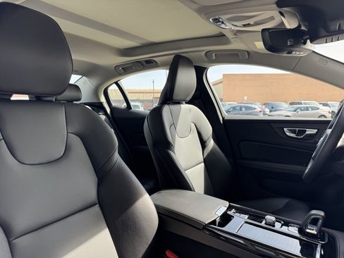 Used 2022 Volvo S60 T8 R-Design Expression w/ Premium Package image 39