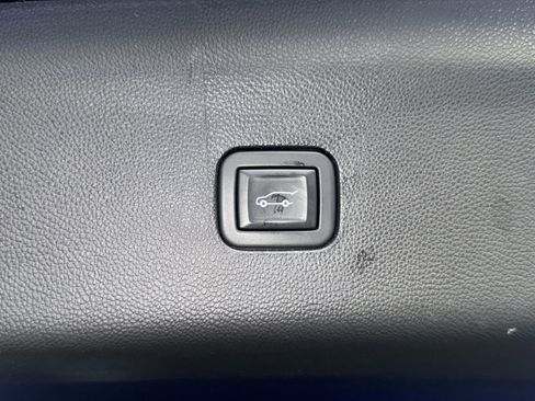 Used 2020 Buick Enclave Essence w/ Sport Touring Edition image 9