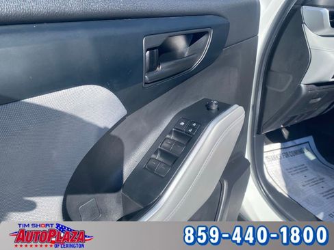 Used 2022 Toyota Highlander LE image 42