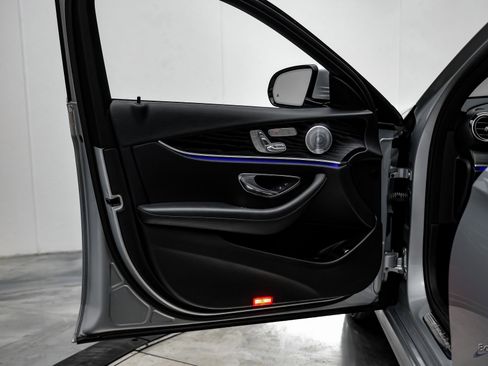 Used 2020 Mercedes-Benz E 350 4MATIC Sedan w/ Parking Assistance Package image 73