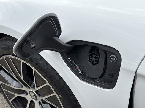 Used 2023 Porsche Taycan RWD image 30