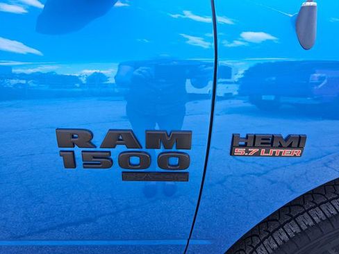 Used 2019 RAM 1500 Express w/ Express Value Package AWD/4WD image 5