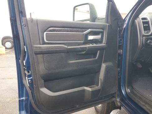 Used 2024 RAM 2500 Big Horn w/ Sport Appearance Package image 7