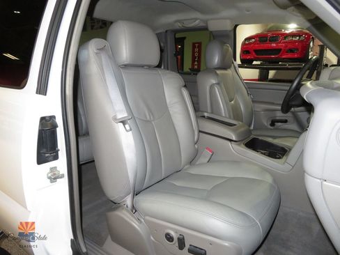 Used 2004 Chevrolet Silverado 2500 LT w/ Skid Plate Package AWD/4WD image 5