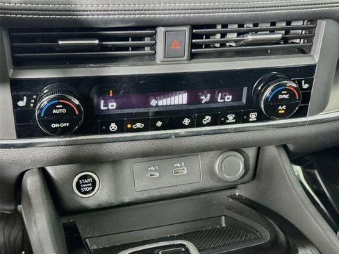 Used 2023 Nissan Rogue SV w/ SV Premium B Package FWD image 17