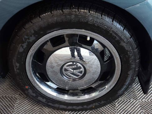 Used 2018 Volkswagen Beetle 2.0T Coast w/ Coast Lighting Package image 12