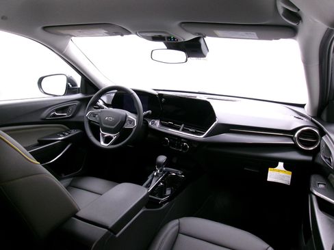 Used 2026 Chevrolet Trax ACTIV FWD image 3