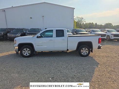 Used 2017 GMC Sierra 1500 SLE w/ SLE Value Package AWD/4WD image 2