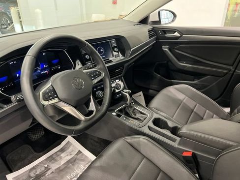 Used 2024 Volkswagen Jetta SE FWD image 12