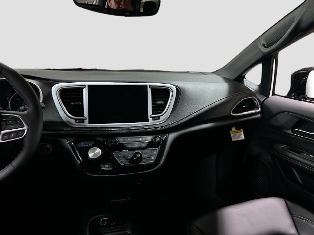 New 2026 Chrysler Pacifica Select AWD/4WD image 21