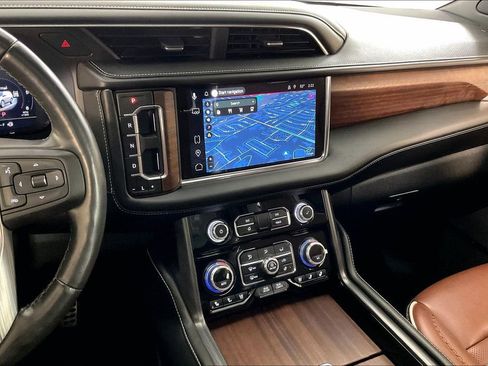 Used 2024 GMC Yukon XL Denali Ultimate image 9
