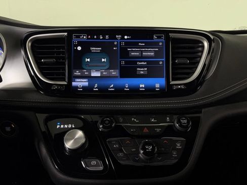 Used 2021 Chrysler Pacifica Touring-L w/ S Appearance Package FWD image 23