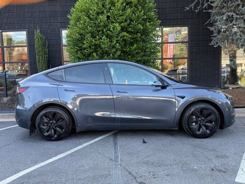 Used 2023 Tesla Model Y Long Range AWD/4WD image 21