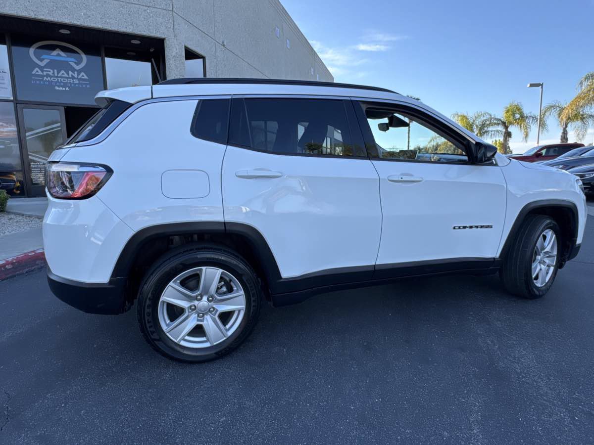 Used 2022 Jeep Compass Latitude FWD image 16