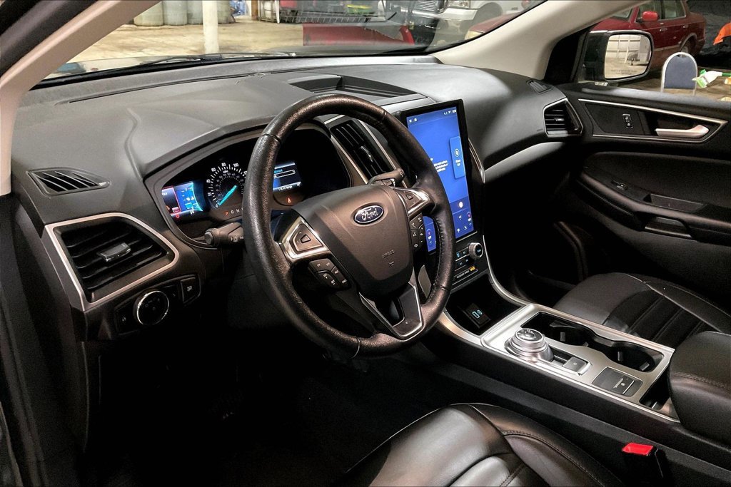 Certified 2024 Ford Edge SEL AWD/4WD image 13