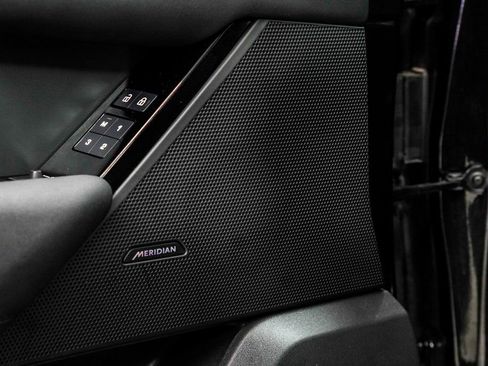 Used 2025 Land Rover Range Rover Velar Dynamic SE image 44