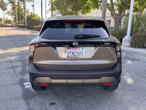 Certified 2025 Nissan Kicks SV FWD image 7