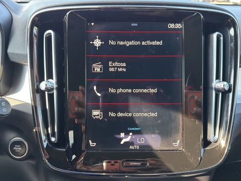 Used 2022 Volvo XC40 T4 Momentum FWD image 18