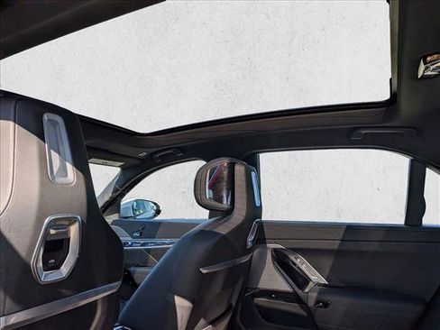 Used 2025 BMW 740i xDrive w/ Premium Package image 21