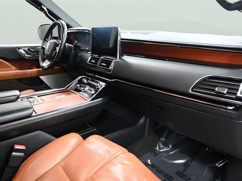 Used 2021 Lincoln Navigator Reserve image 26