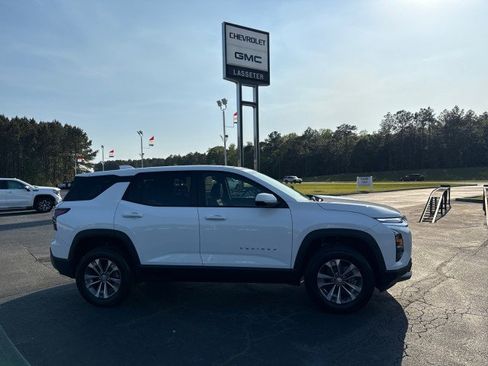 New 2025 Chevrolet Equinox LT image 2